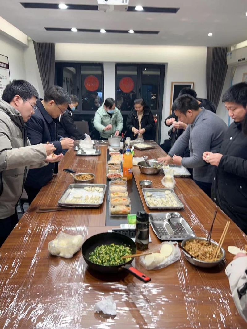 通達(dá)軟件公司組織開展“情暖冬至，餃香飄逸”冬至包餃子活動(dòng)